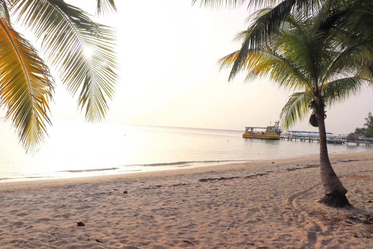 Hotel Posada Seremein ,West Bay ,Roatan エクステリア 写真