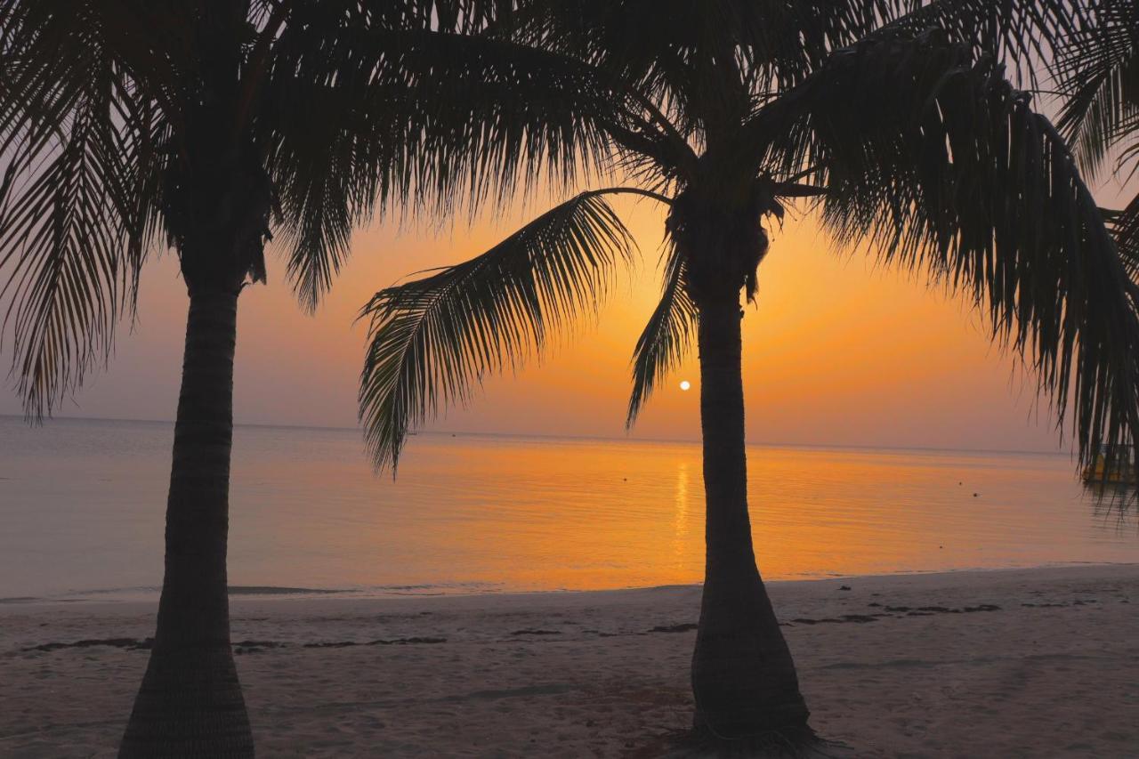 Hotel Posada Seremein ,West Bay ,Roatan エクステリア 写真