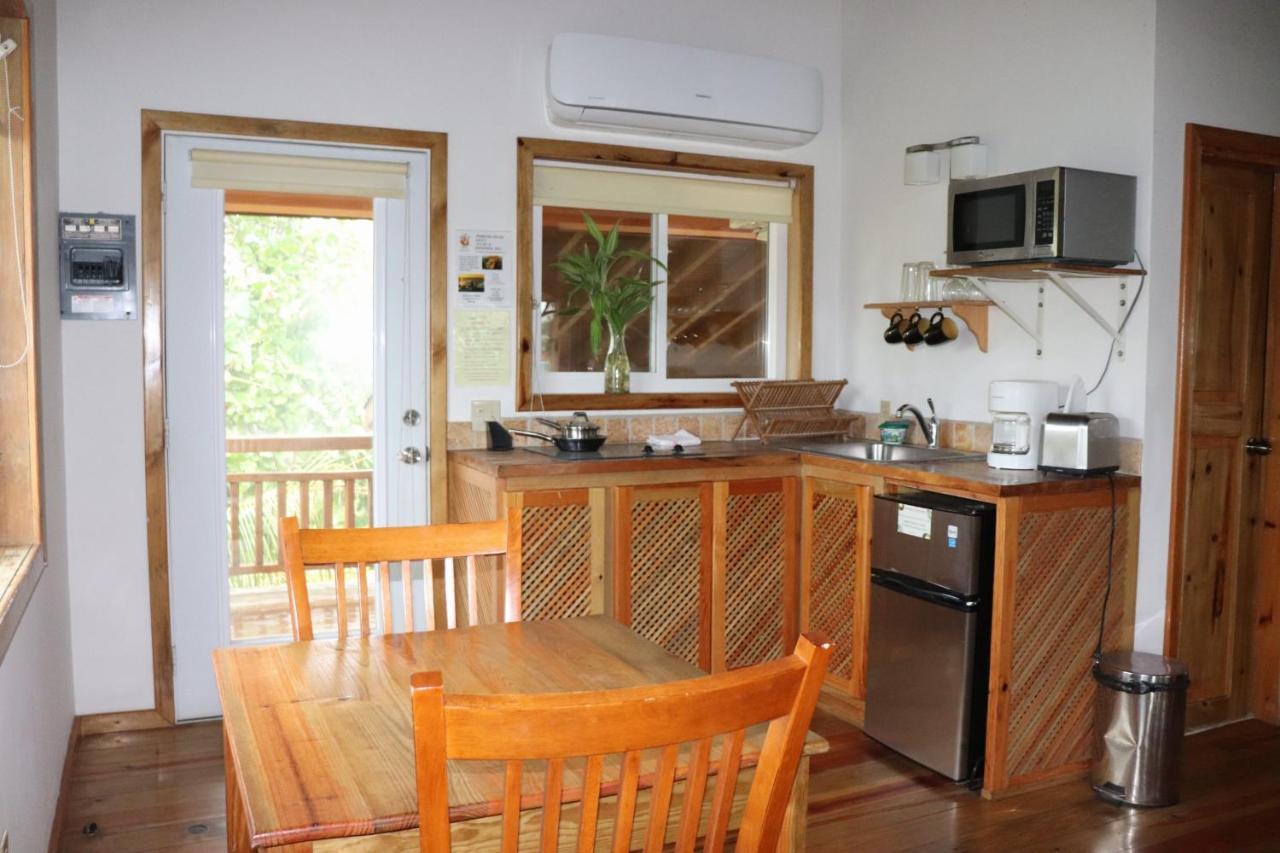 Hotel Posada Seremein ,West Bay ,Roatan エクステリア 写真