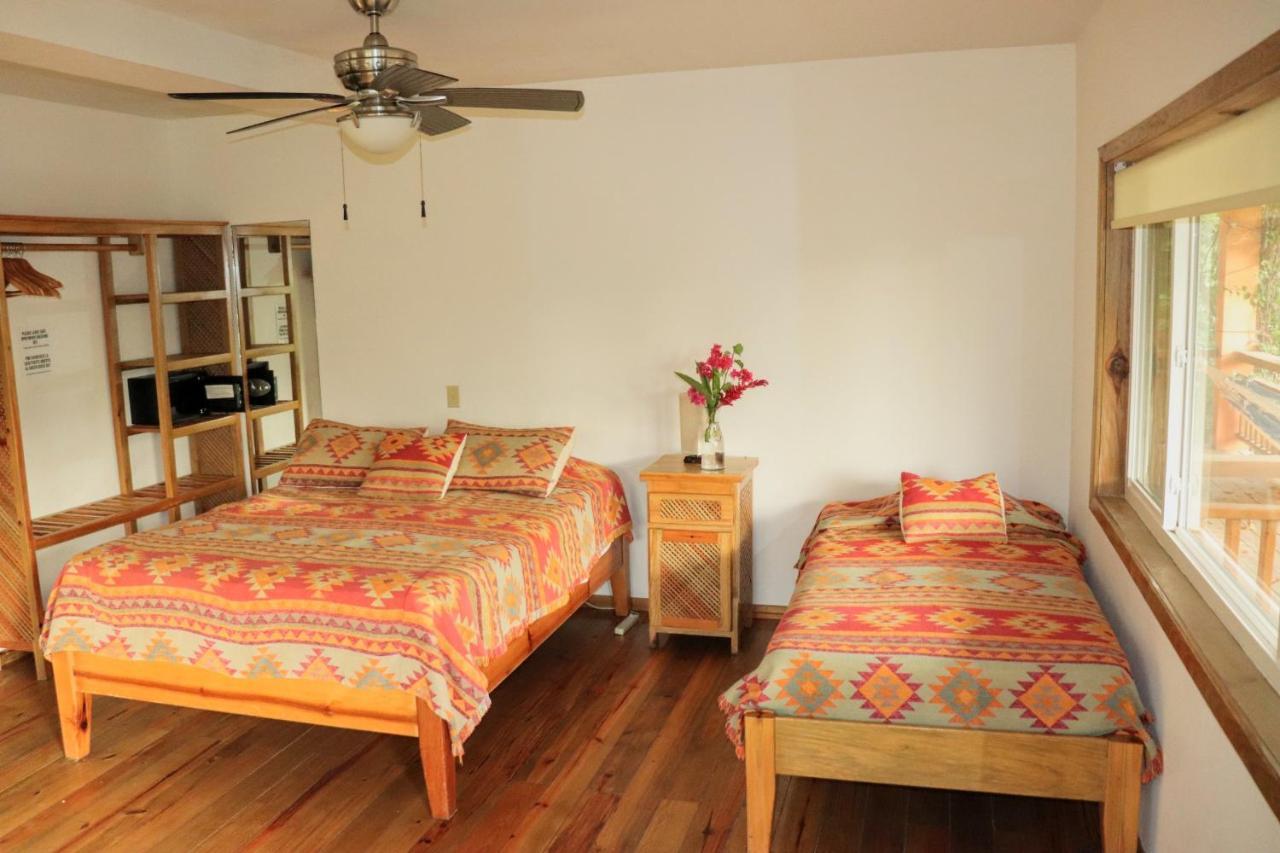 Hotel Posada Seremein ,West Bay ,Roatan エクステリア 写真