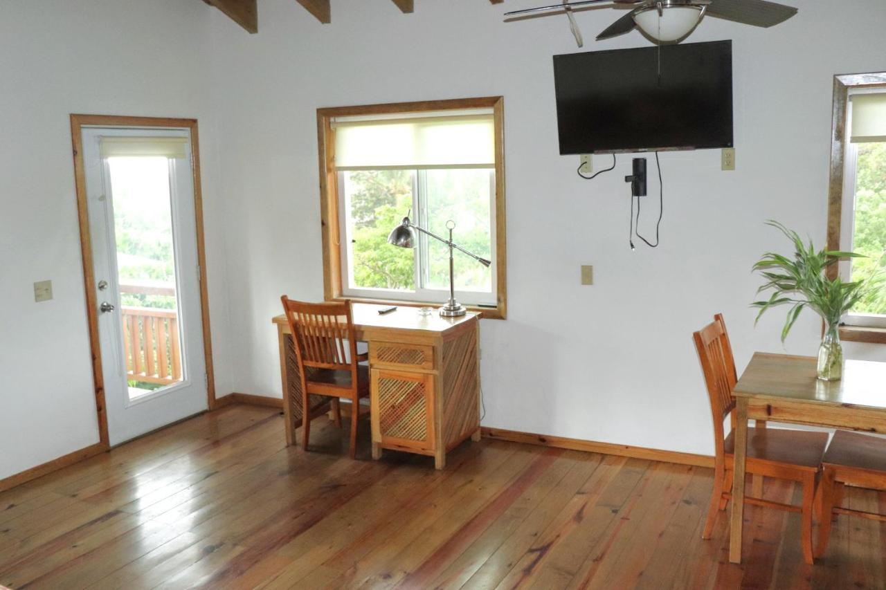 Hotel Posada Seremein ,West Bay ,Roatan エクステリア 写真
