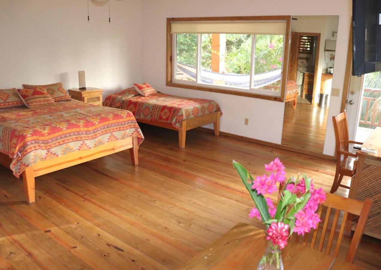 Hotel Posada Seremein ,West Bay ,Roatan エクステリア 写真