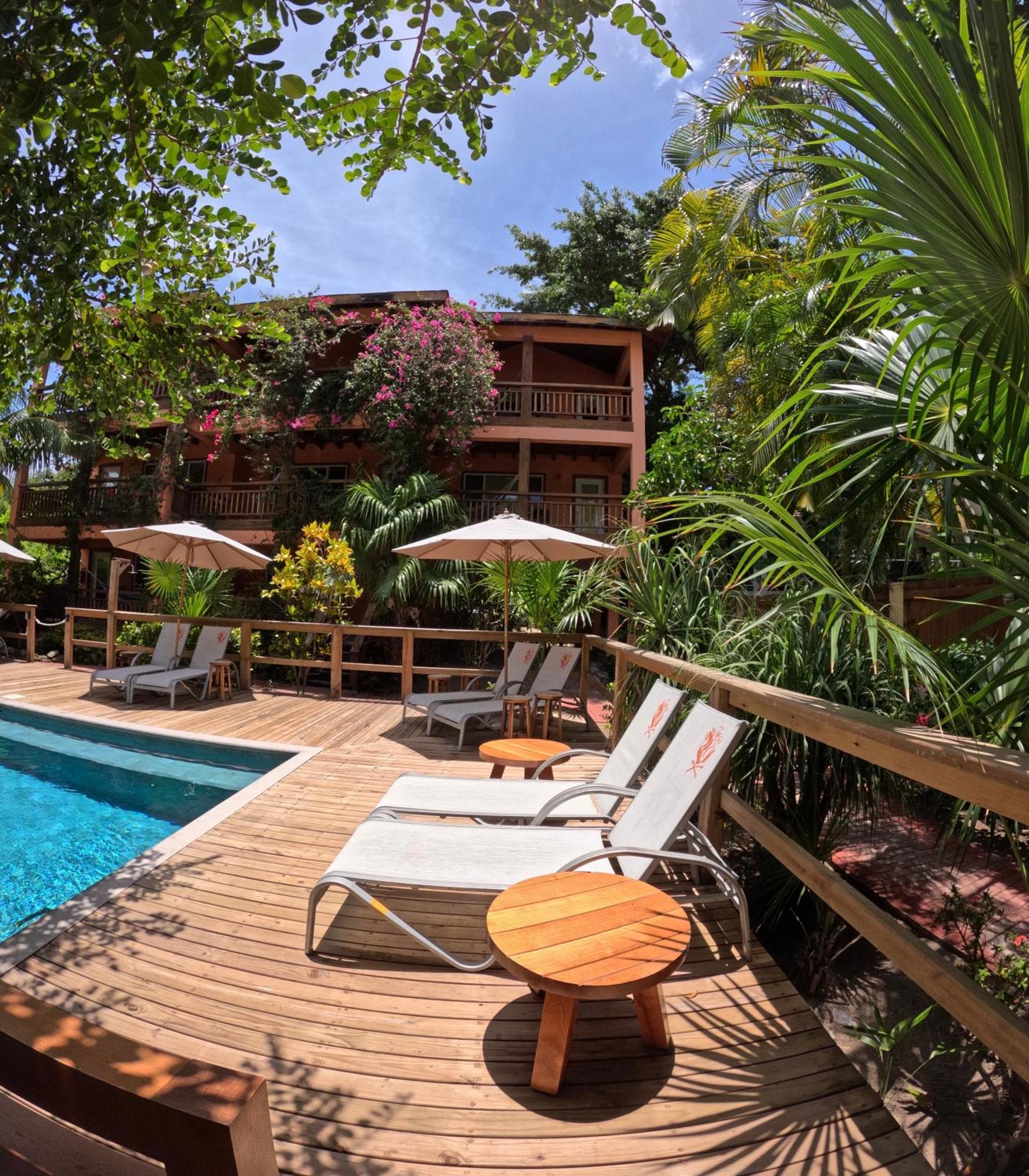 Hotel Posada Seremein ,West Bay ,Roatan エクステリア 写真