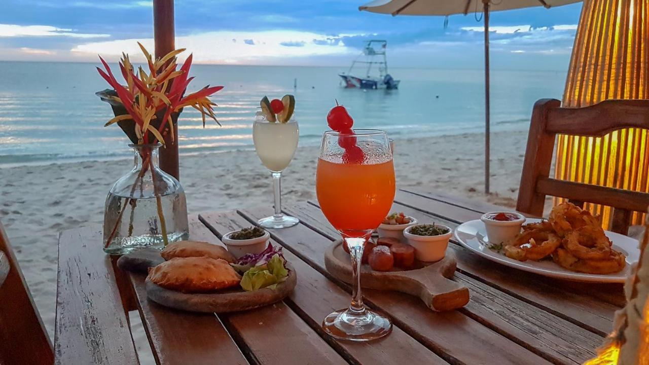 Hotel Posada Seremein ,West Bay ,Roatan エクステリア 写真