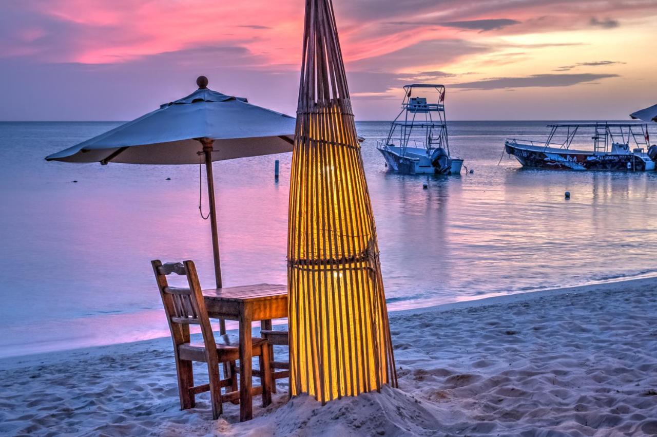 Hotel Posada Seremein ,West Bay ,Roatan エクステリア 写真