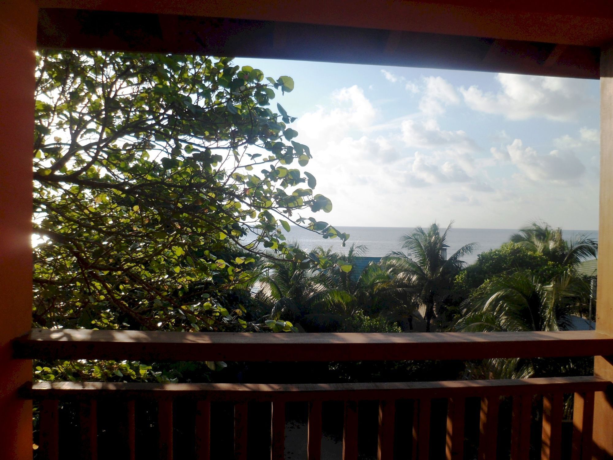 Hotel Posada Seremein ,West Bay ,Roatan エクステリア 写真