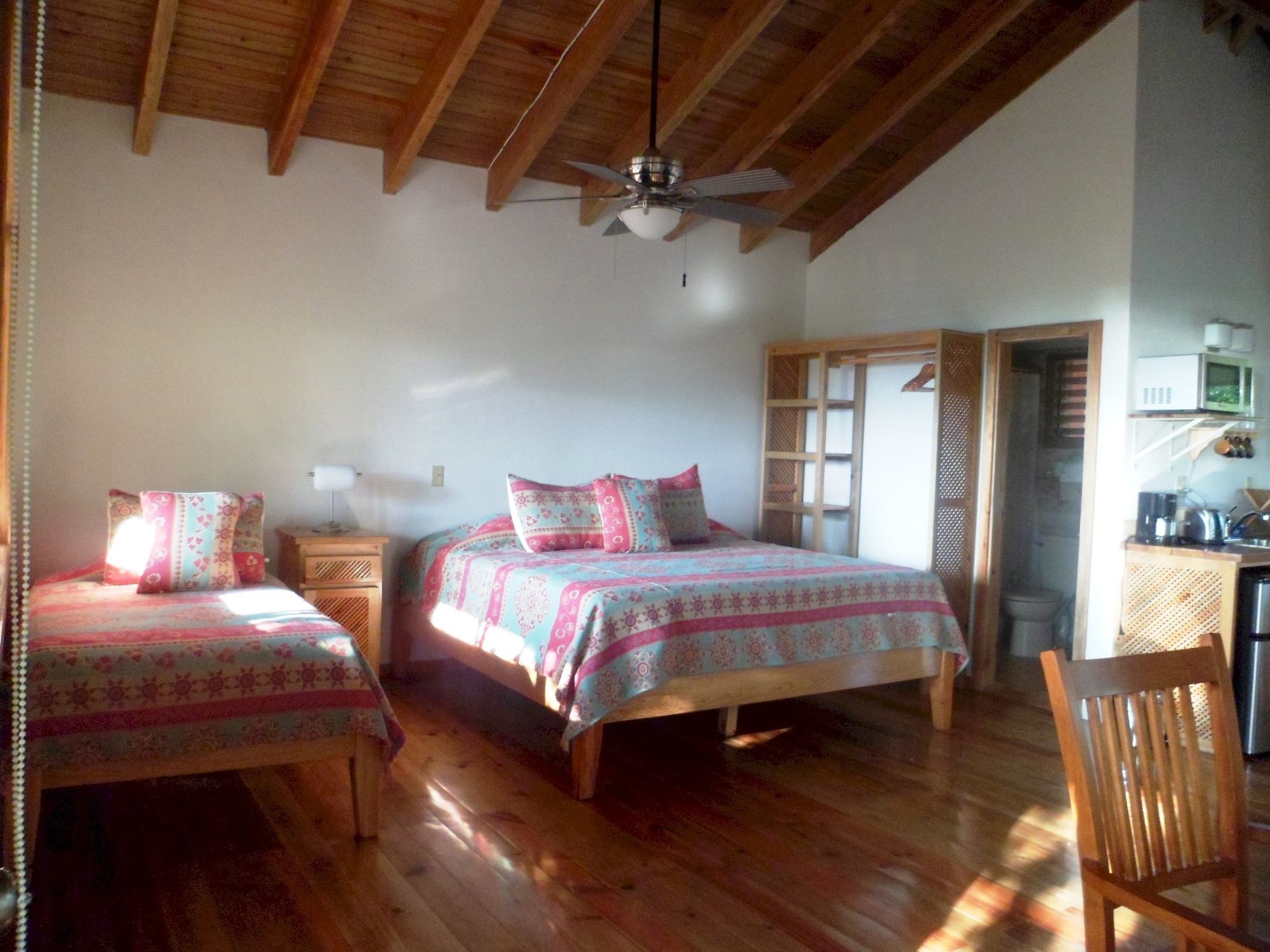 Hotel Posada Seremein ,West Bay ,Roatan エクステリア 写真